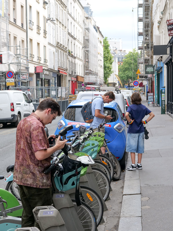 du bord du trottoir