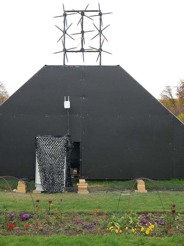 à cul ! plastique... noir